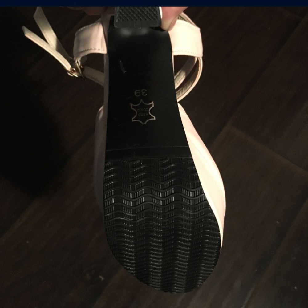 Pink heels - Picture 3 of 3